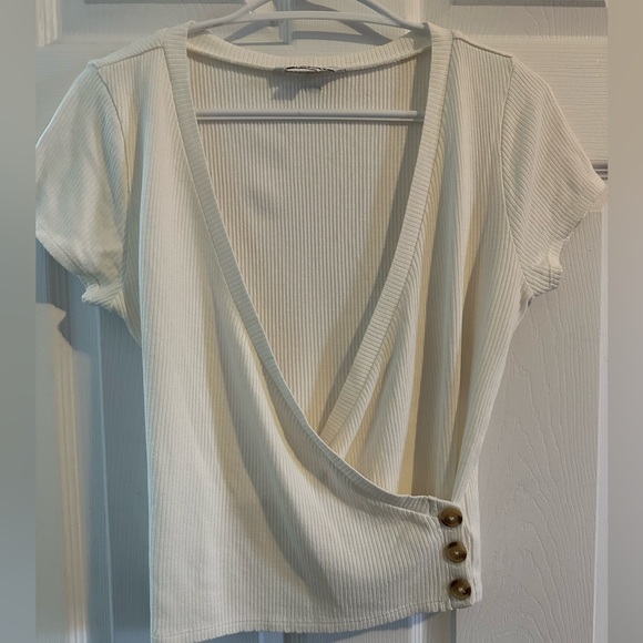 "Sporty & Sexy: The Neil Women's Top" - Picture 1 of 3